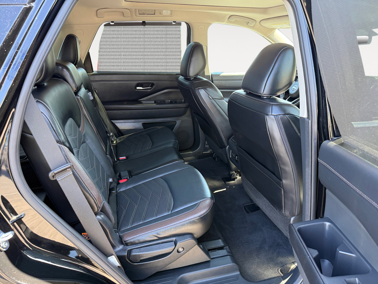 Used 2025 Nissan Pathfinder Platinum w/ Cargo Package AWD/4WD image 18