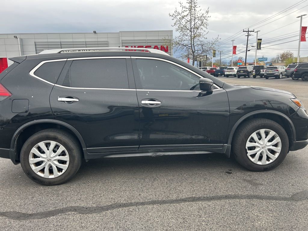 Used 2017 Nissan Rogue S w/ S Appearance Package image 2