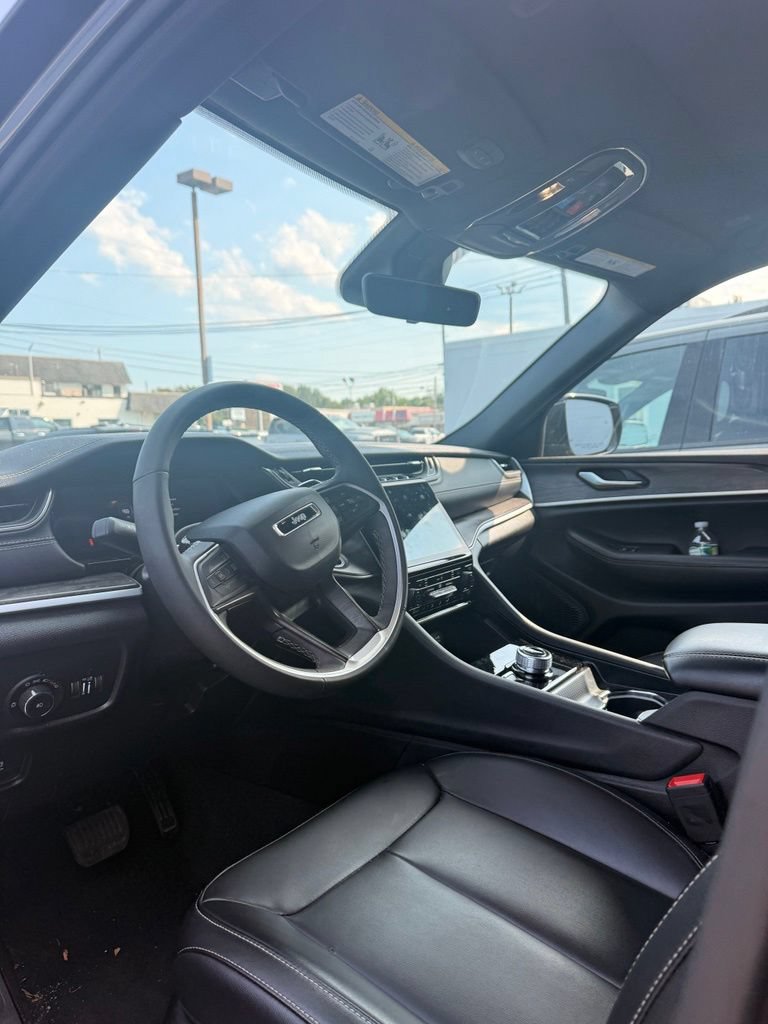 Used 2025 Jeep Grand Cherokee Limited AWD/4WD image 11