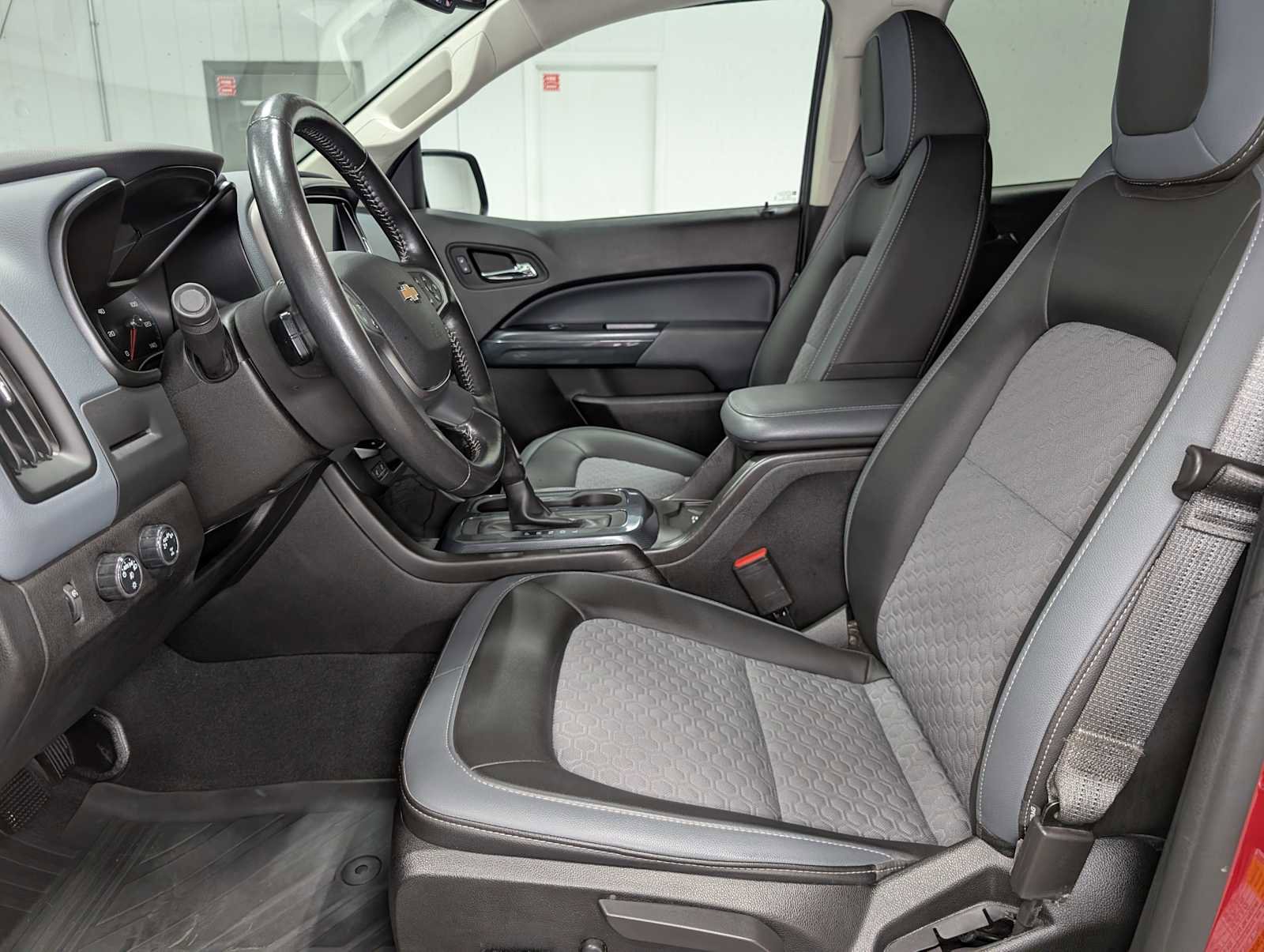 Used 2021 Chevrolet Colorado Z71 AWD/4WD image 4