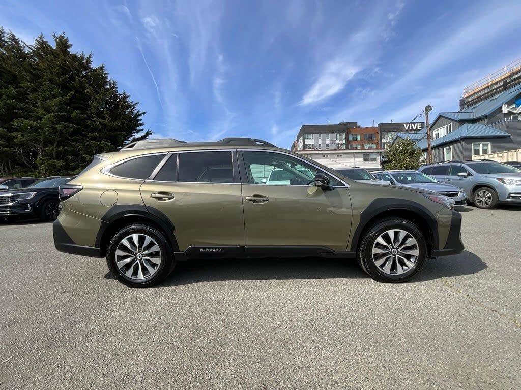 Used 2023 Subaru Outback Limited AWD/4WD image 9