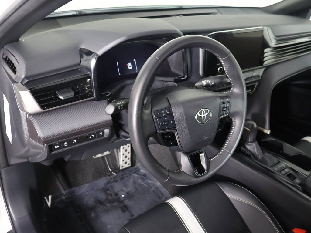 Used 2025 Toyota Camry SE image 24