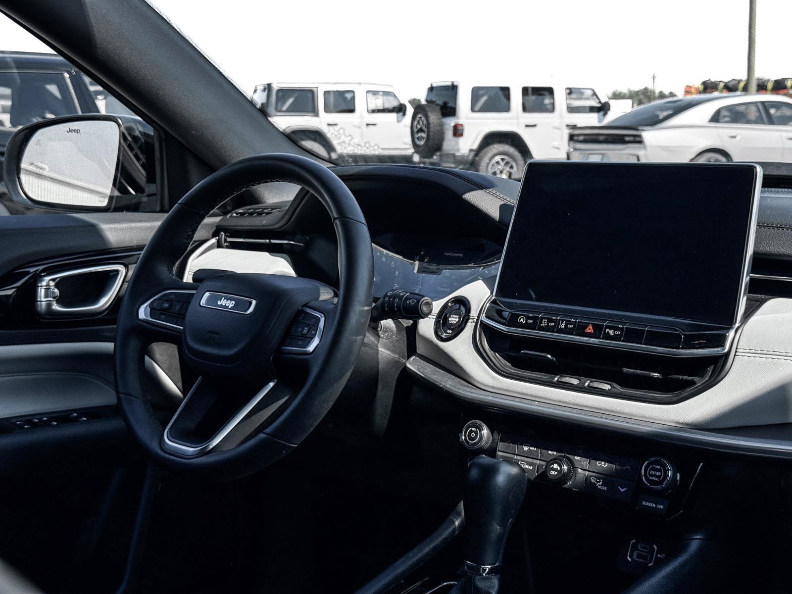 Used 2025 Jeep Compass Limited AWD/4WD image 18