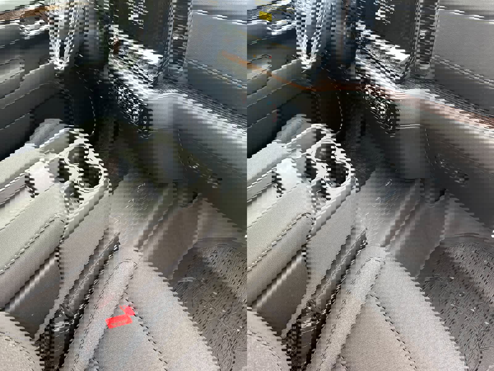 New 2026 GMC Sierra 1500 SLE w/ Preferred Package image 14