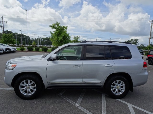 Used 2017 Toyota Land Cruiser image 7