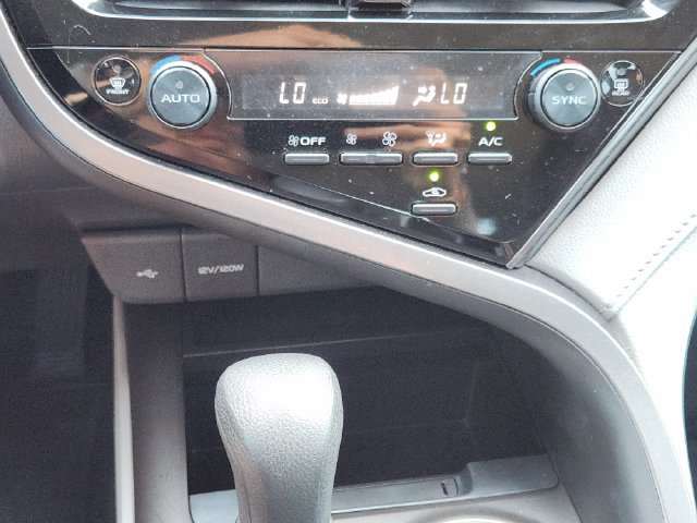 Used 2024 Toyota Camry LE FWD image 21