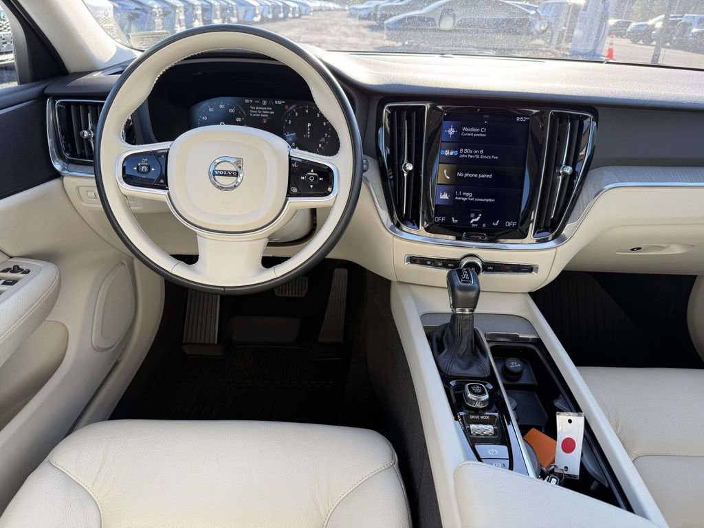 Used 2021 Volvo V60 T5 Cross Country image 8