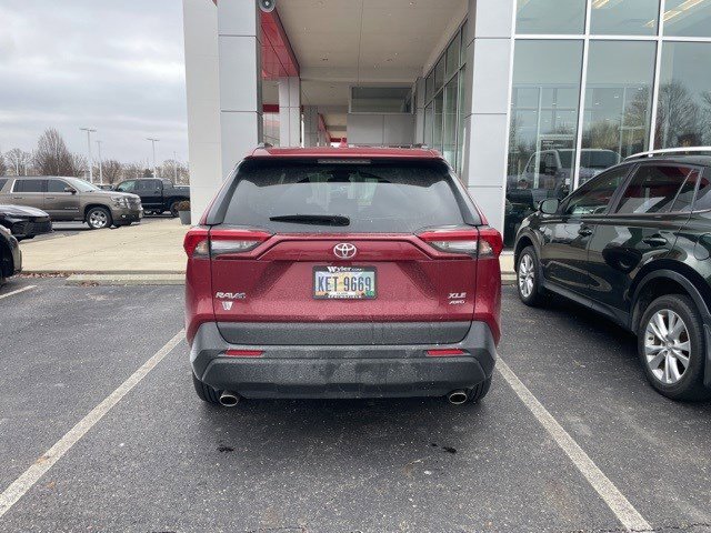 Used 2021 Toyota RAV4 XLE image 9