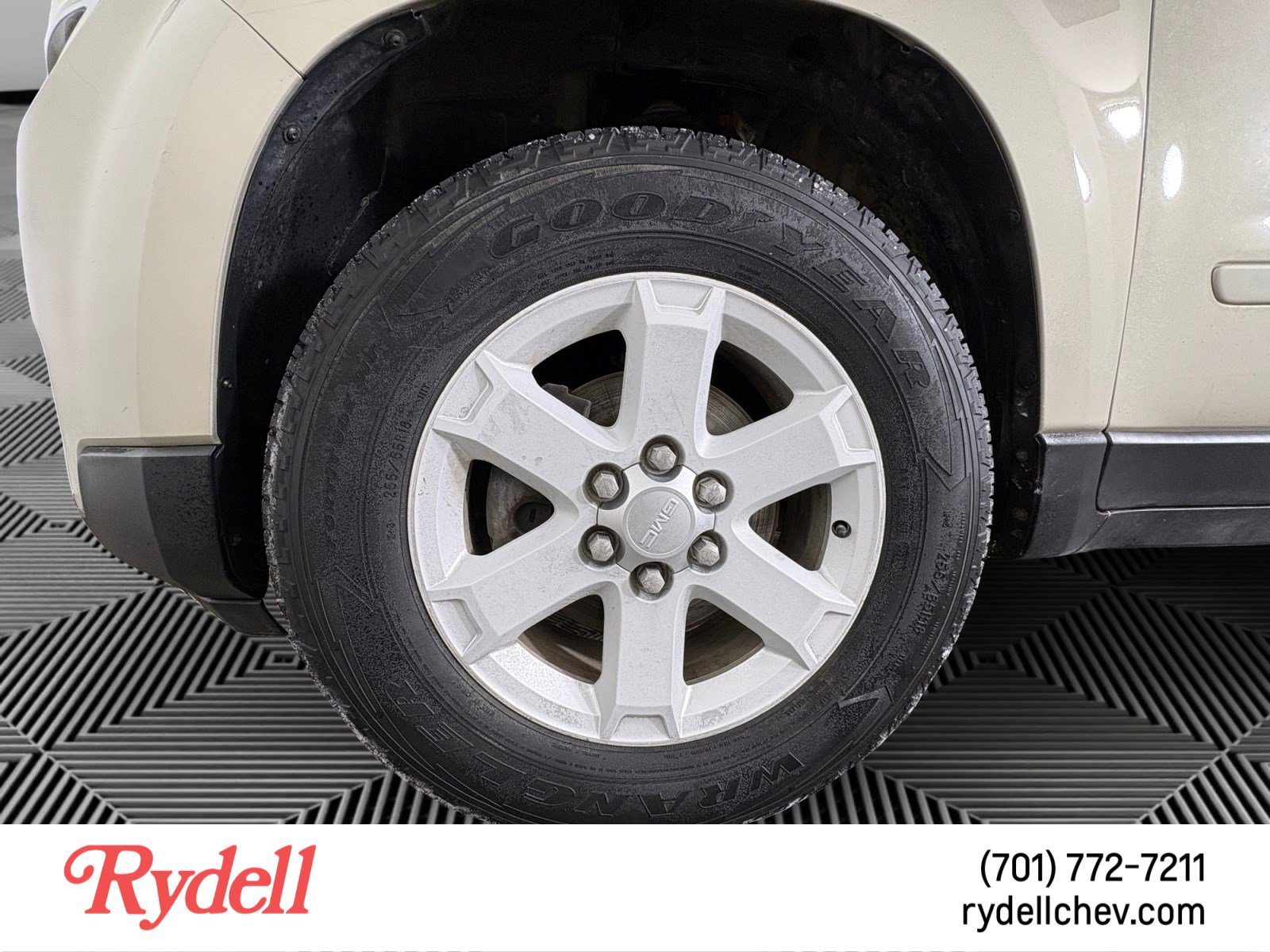 Used 2016 GMC Acadia SLE image 9