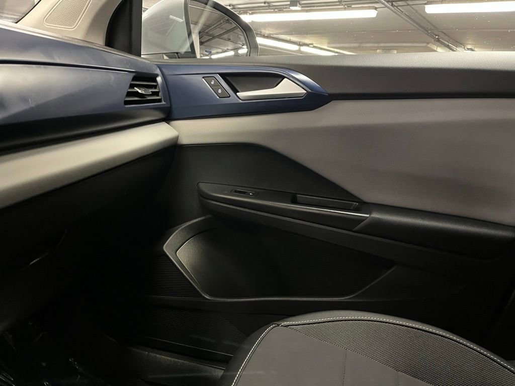 Used 2023 Volkswagen Taos SE w/ Panoramic Sunroof Package image 30