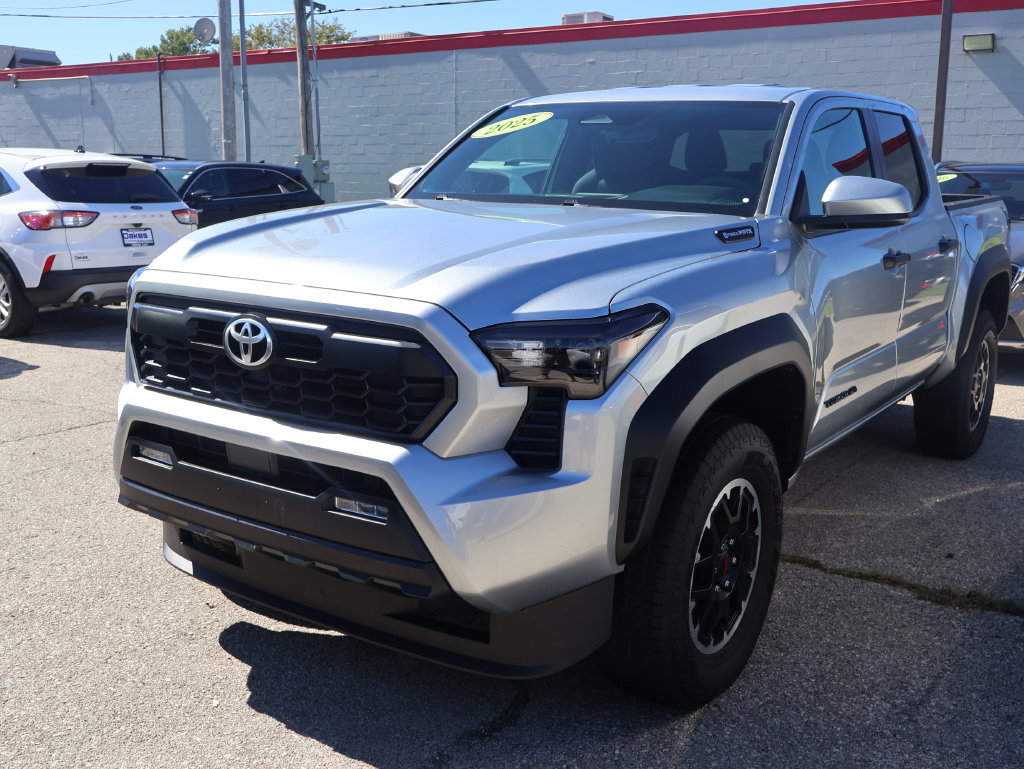Used 2025 Toyota Tacoma TRD Off-Road AWD/4WD image 9