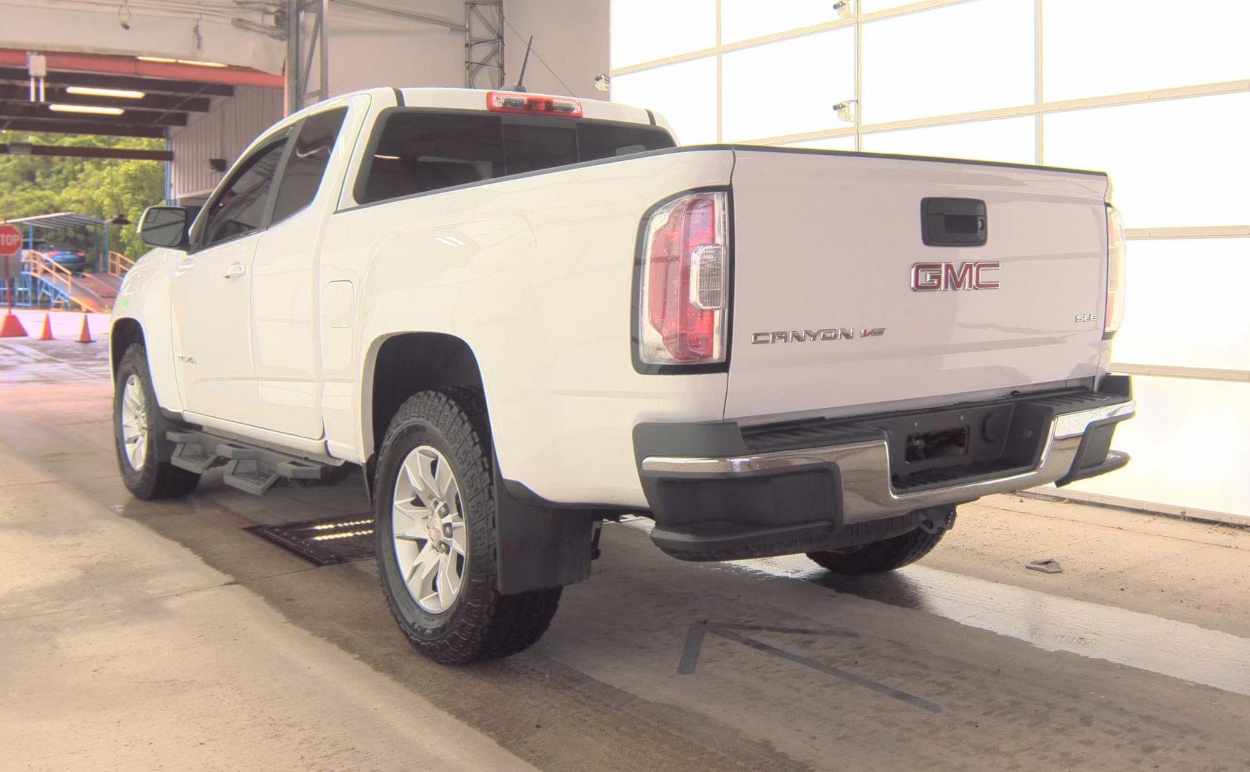 Used 2018 GMC Canyon SLE w/ SLE Convenience Package RWD image 3
