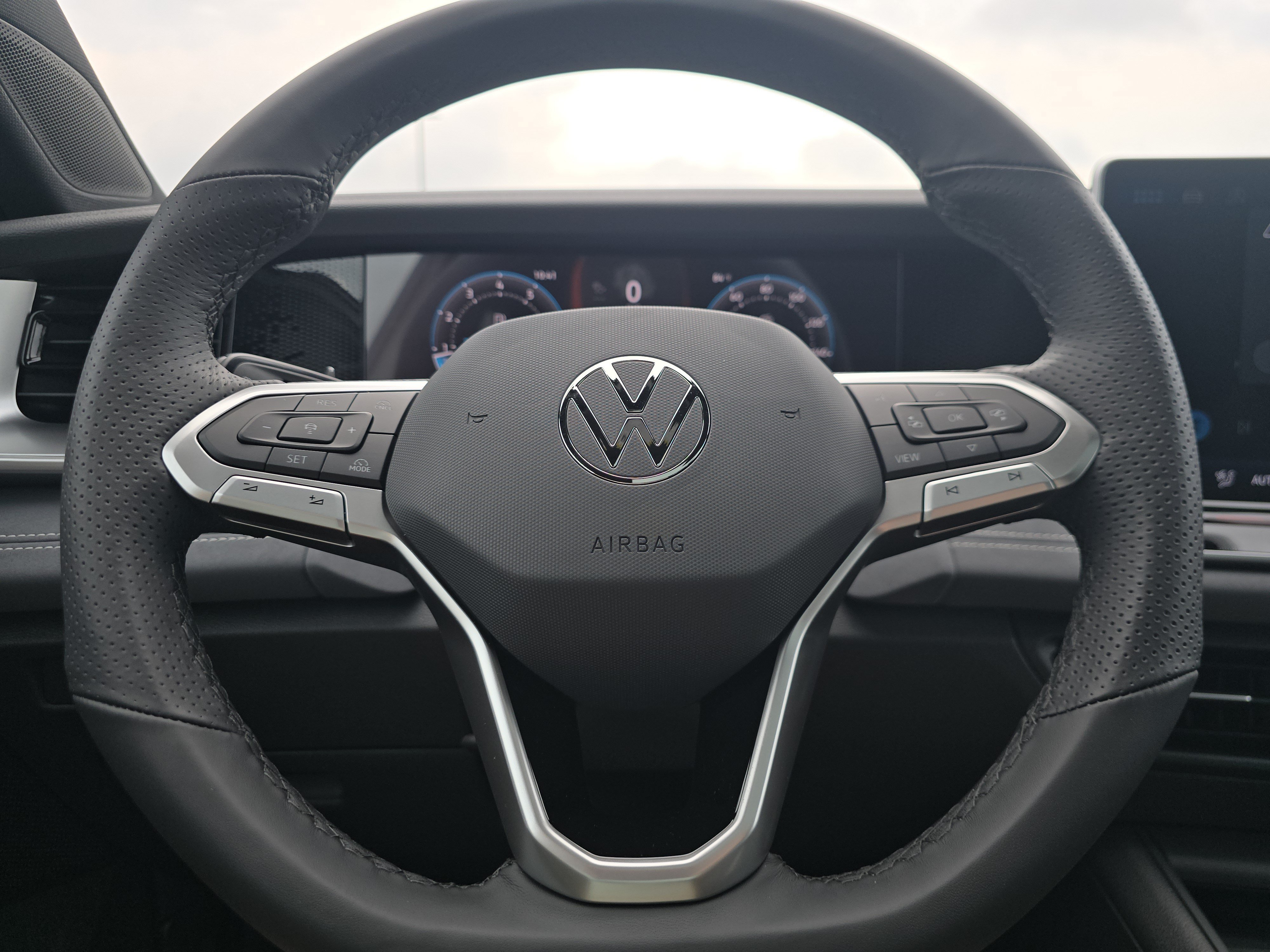 New 2026 Volkswagen Tiguan SE R-Line FWD image 20