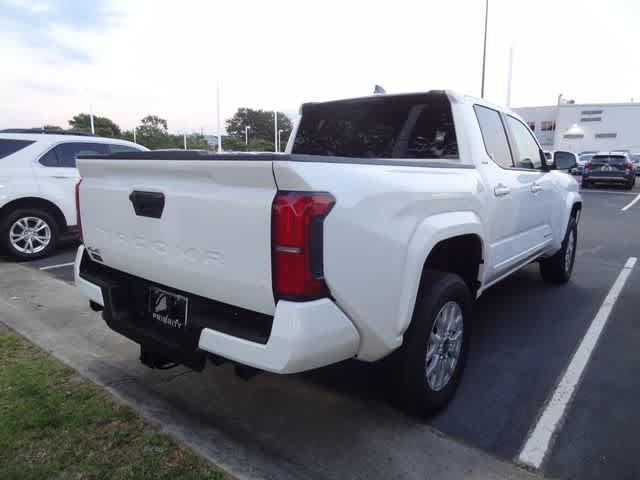 Used 2025 Toyota Tacoma SR5 AWD/4WD image 4