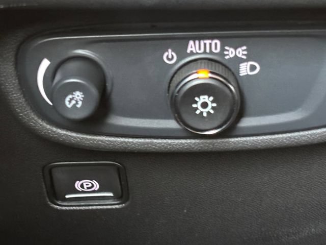 Used 2024 GMC Terrain SLE FWD image 32
