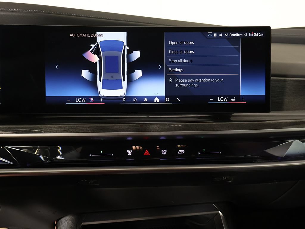 Used 2023 BMW 760i xDrive AWD/4WD image 44