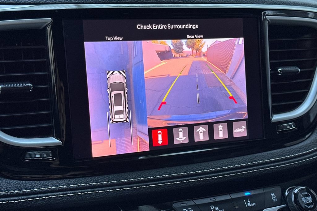 Used 2023 Chrysler Pacifica Touring-L w/ Uconnect Theater Family Group FWD image 21