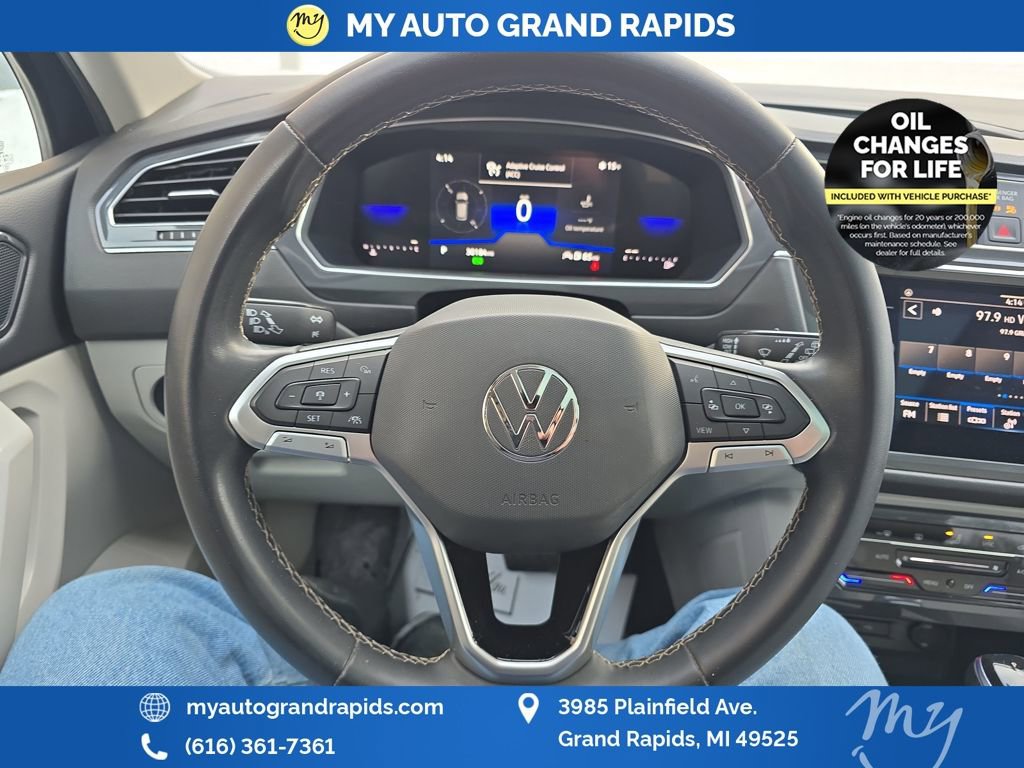 Used 2023 Volkswagen Tiguan SE w/ Panoramic Sunroof Package image 15