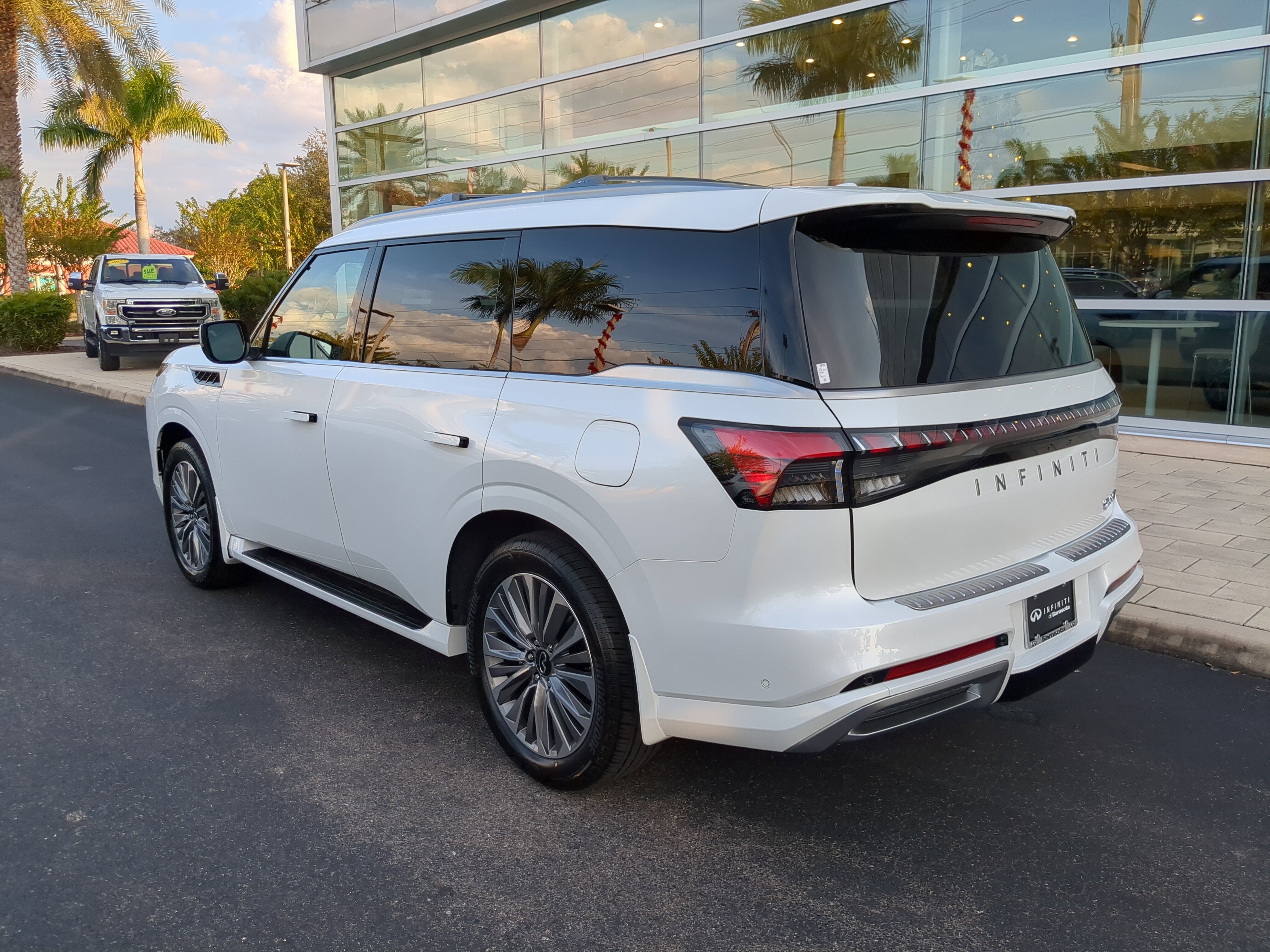 New 2026 INFINITI QX80 Luxe w/ Exterior Package image 6