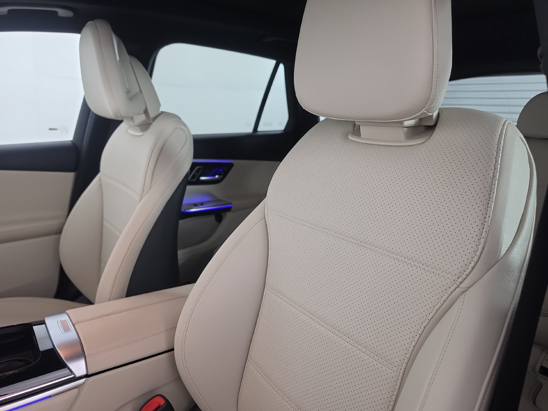 Used 2025 Mercedes-Benz GLC 300 image 16