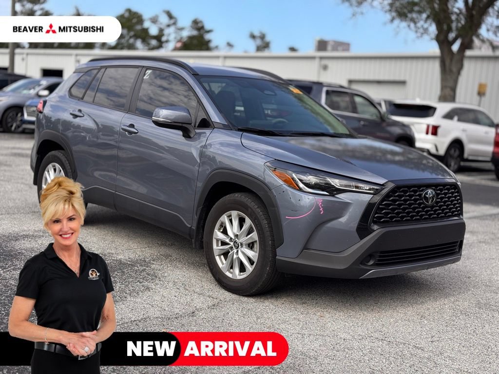 Used 2024 Toyota Corolla Cross LE FWD image 1