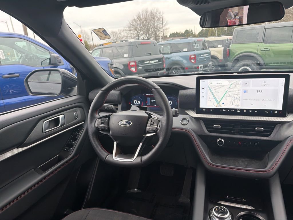 Used 2025 Ford Explorer ST-Line image 9