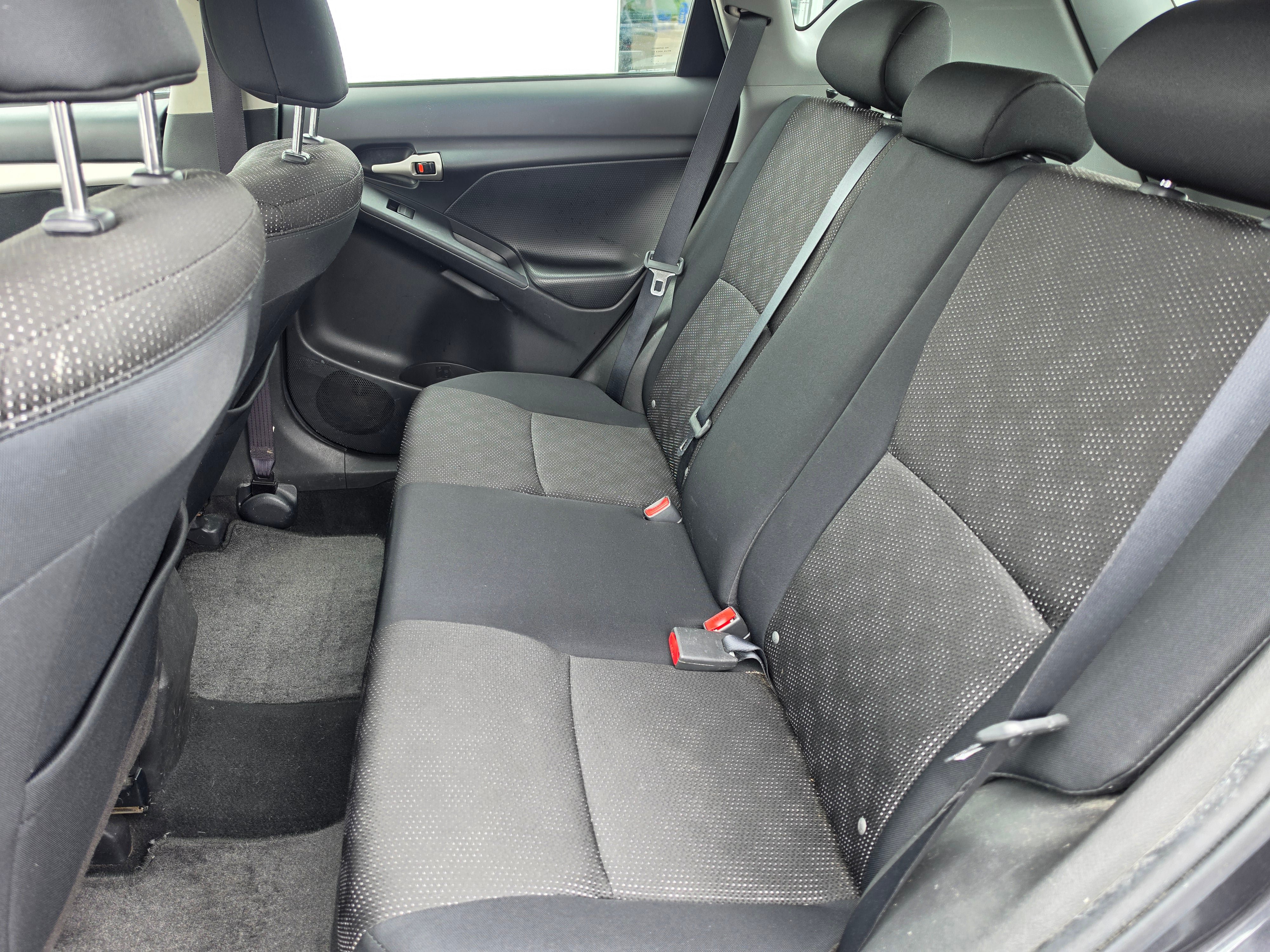 Used 2009 Pontiac Vibe w/ Preferred Package FWD image 10