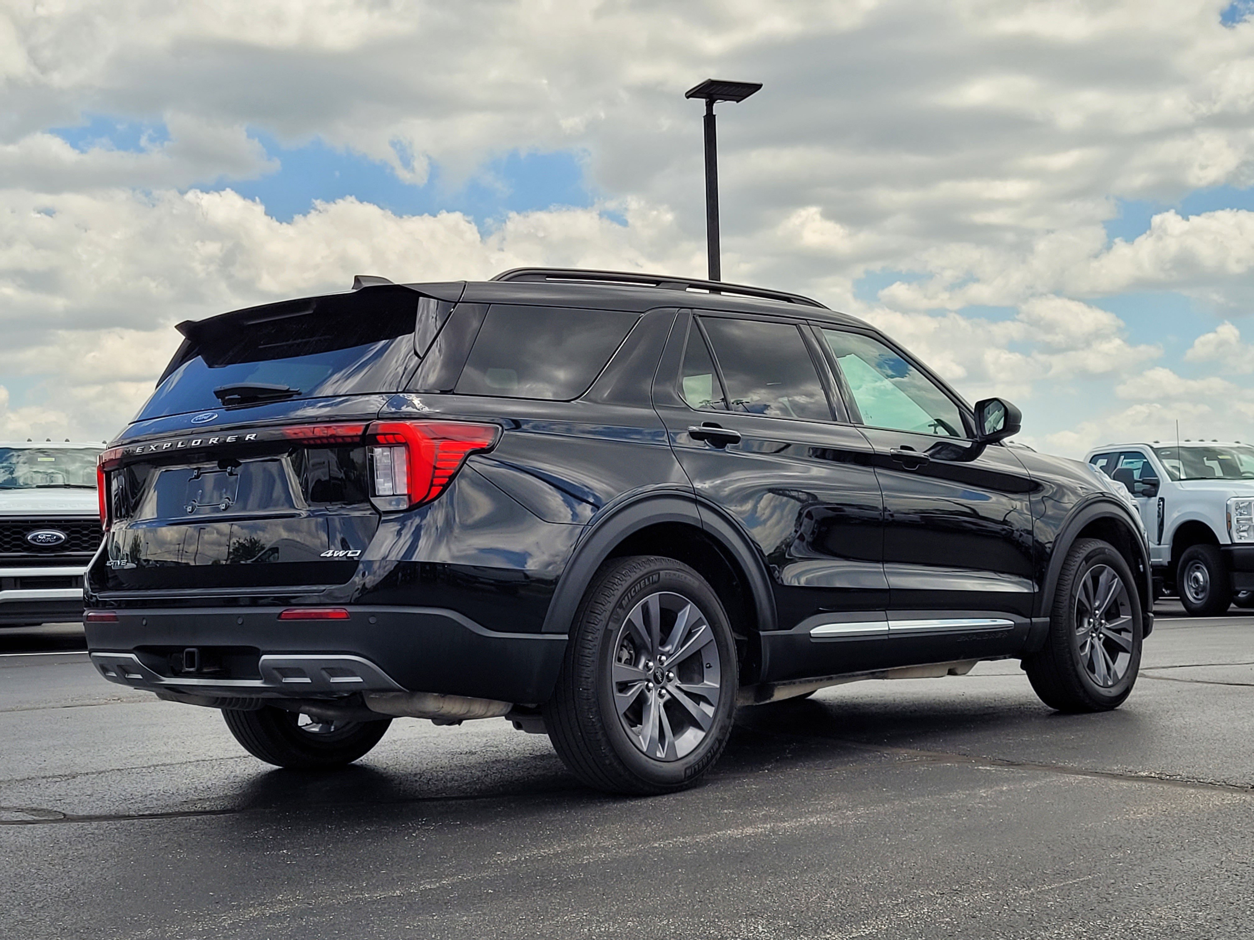 Used 2025 Ford Explorer Active w/ Active Comfort Package AWD/4WD image 4