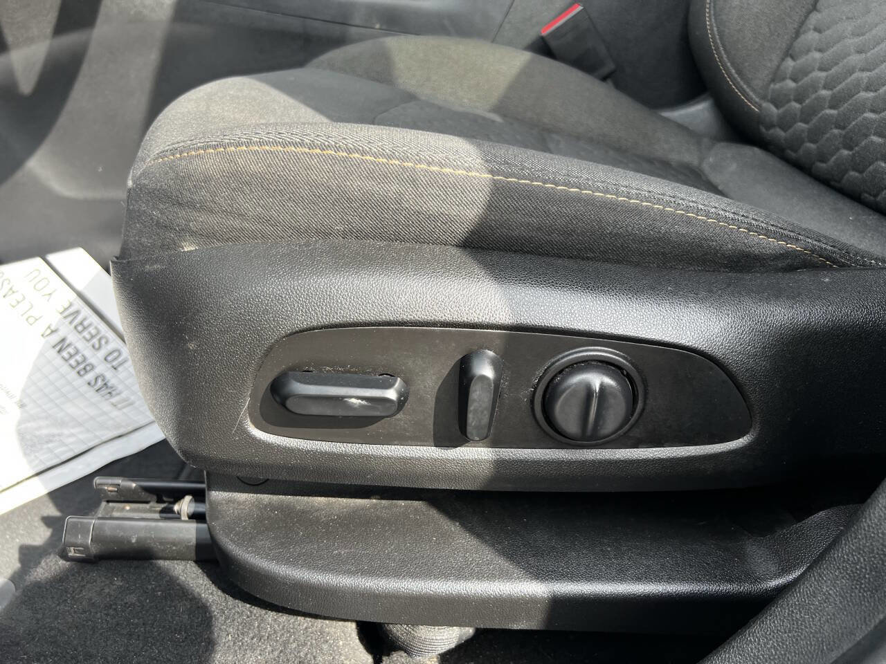 Used 2019 Chevrolet Equinox LT FWD image 12