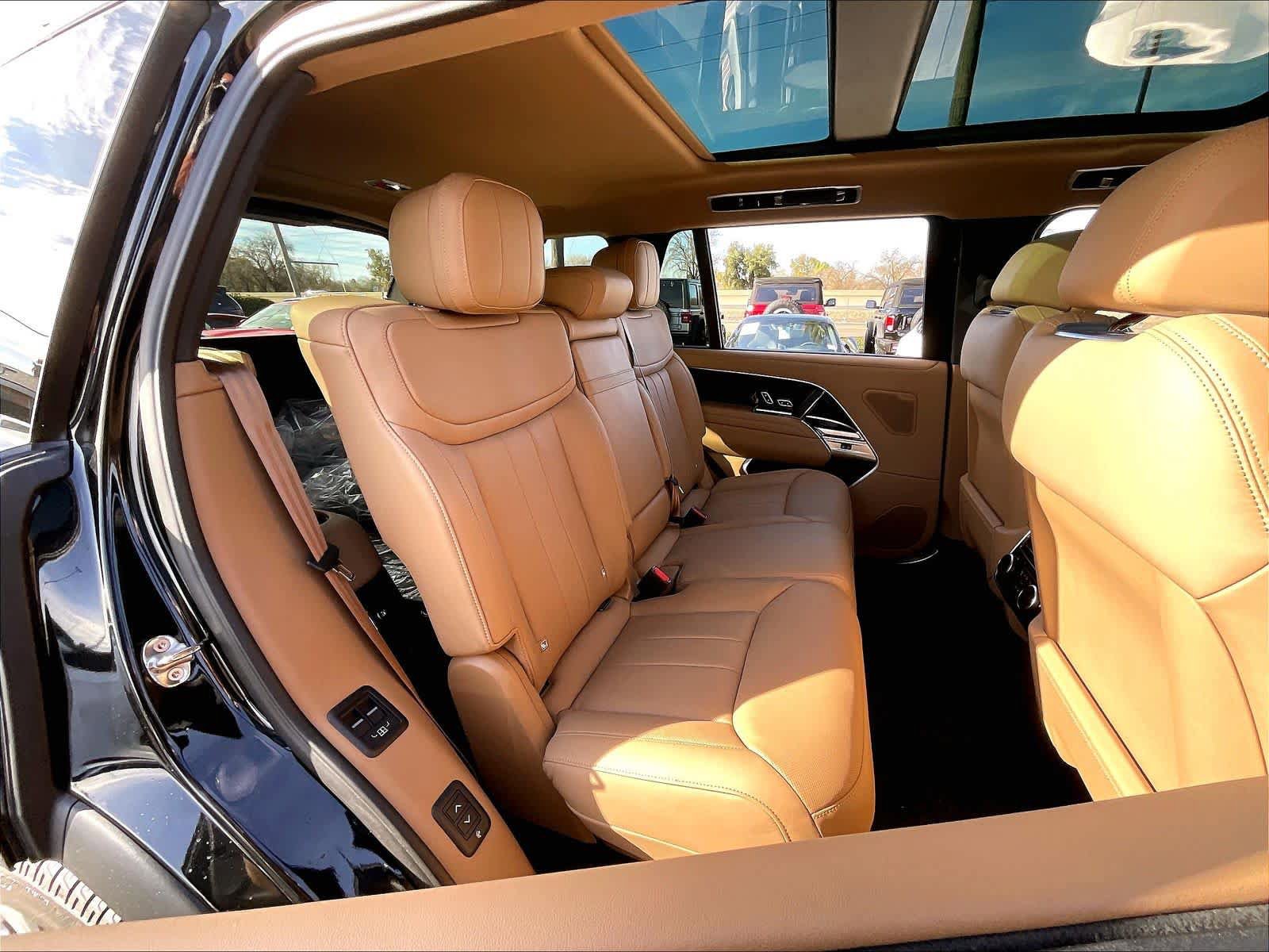 New 2025 Land Rover Range Rover Long Wheelbase SE AWD/4WD image 27