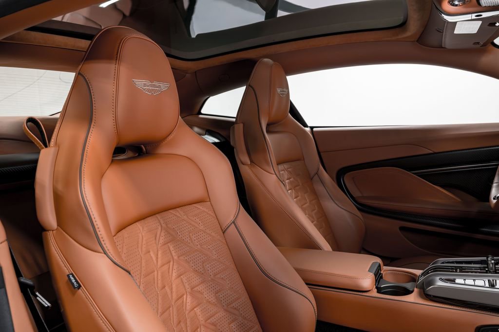 Used 2025 Aston Martin Vanquish image 31