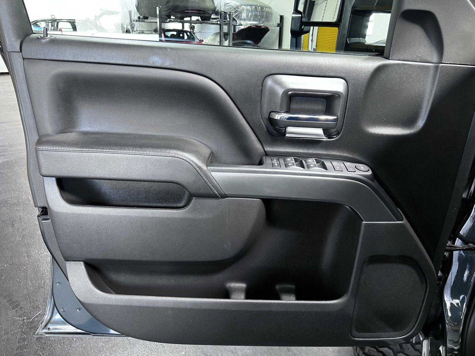 Used 2018 Chevrolet Silverado 1500 LT w/ LT Eassist Package image 23