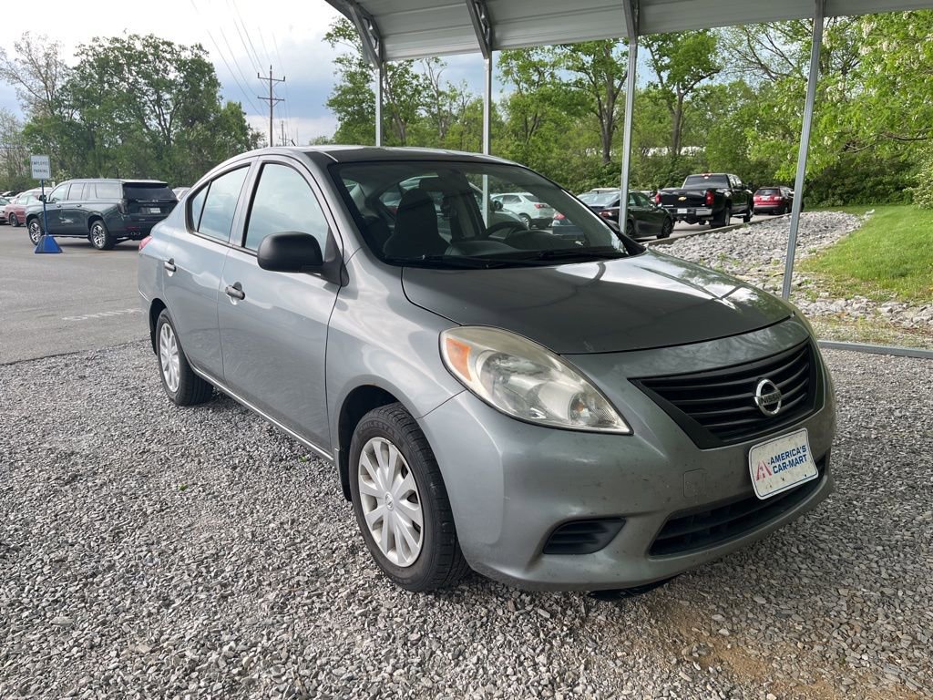 Used 2014 Nissan Versa S FWD image 2