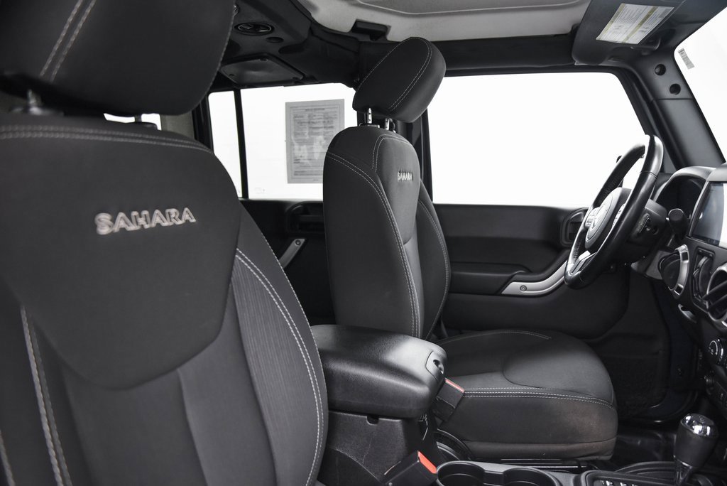 Used 2016 Jeep Wrangler Unlimited Sahara w/ Connectivity Group image 14