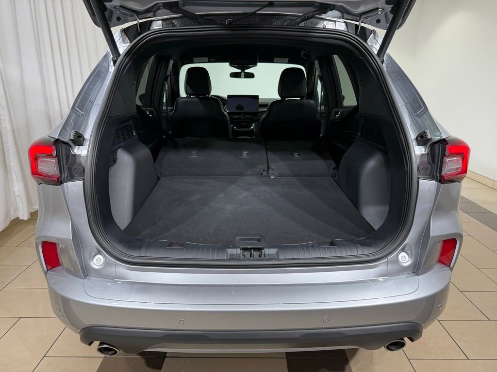 Used 2024 Ford Escape ST-Line w/ Tech Pack #1 AWD/4WD image 12