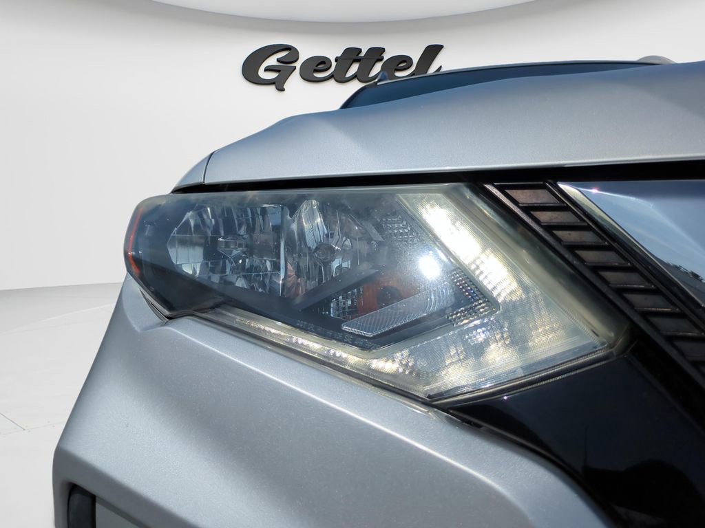 Used 2018 Nissan Rogue SV image 9