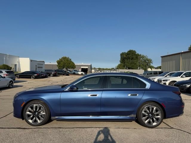 Used 2023 BMW i7 xDrive60 w/ Executive Package 2 AWD/4WD image 8
