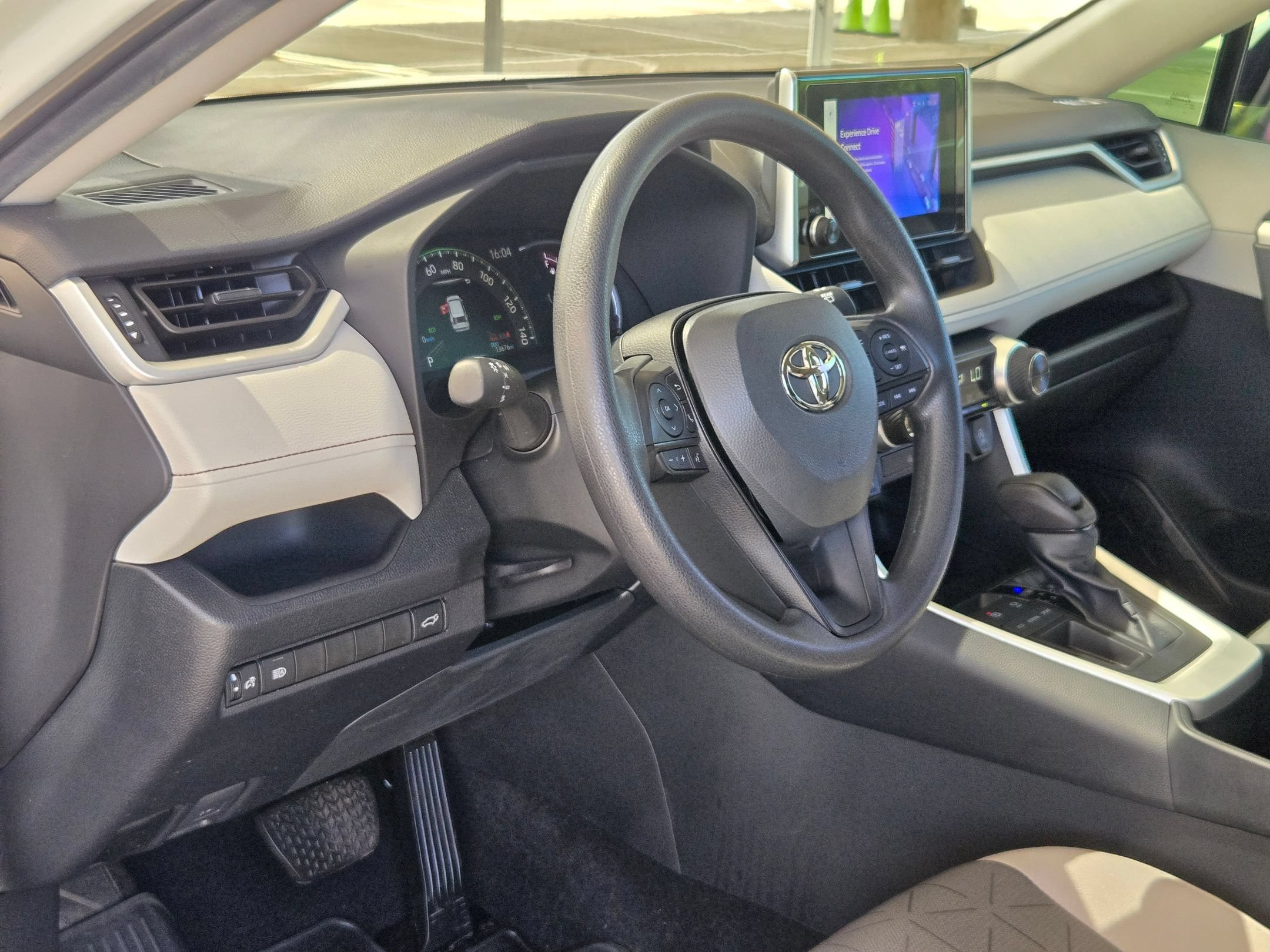 Used 2023 Toyota RAV4 XLE w/ Convenience Package FWD image 13