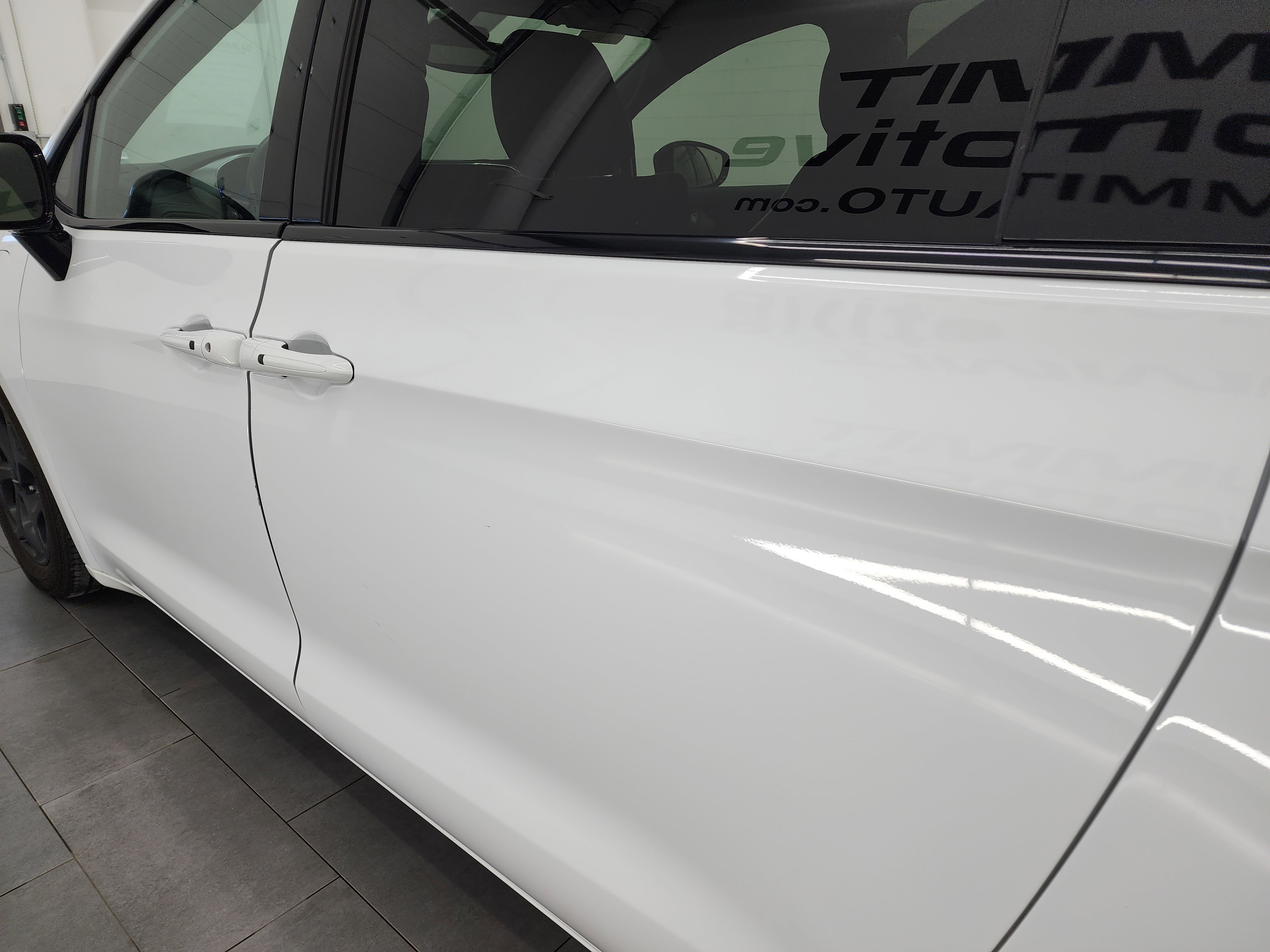 Used 2024 Chrysler Pacifica Limited image 36