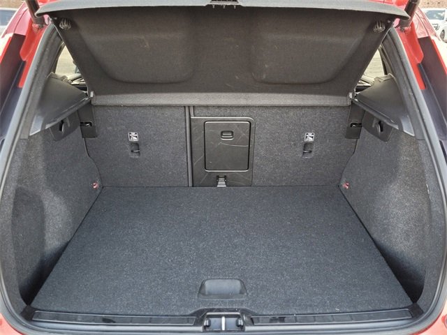 Used 2023 Volvo XC40 B5 Core image 12