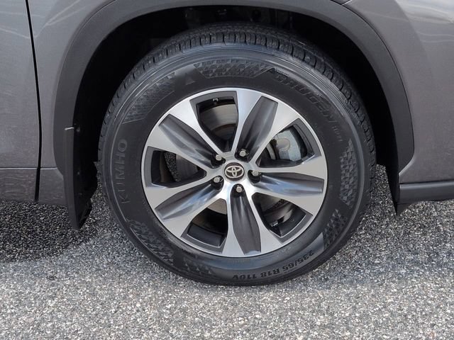 Certified 2024 Toyota Highlander XLE FWD image 11