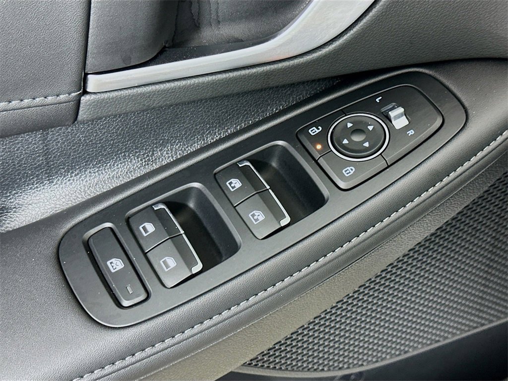 New 2025 Hyundai Sonata Limited image 17