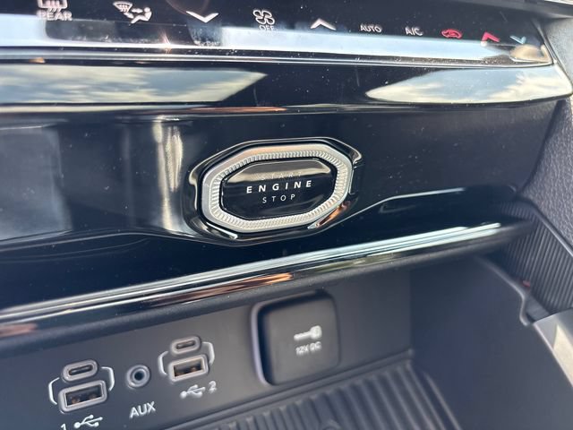 New 2026 Jeep Grand Cherokee Limited w/ Luxury Tech Group II AWD/4WD image 18
