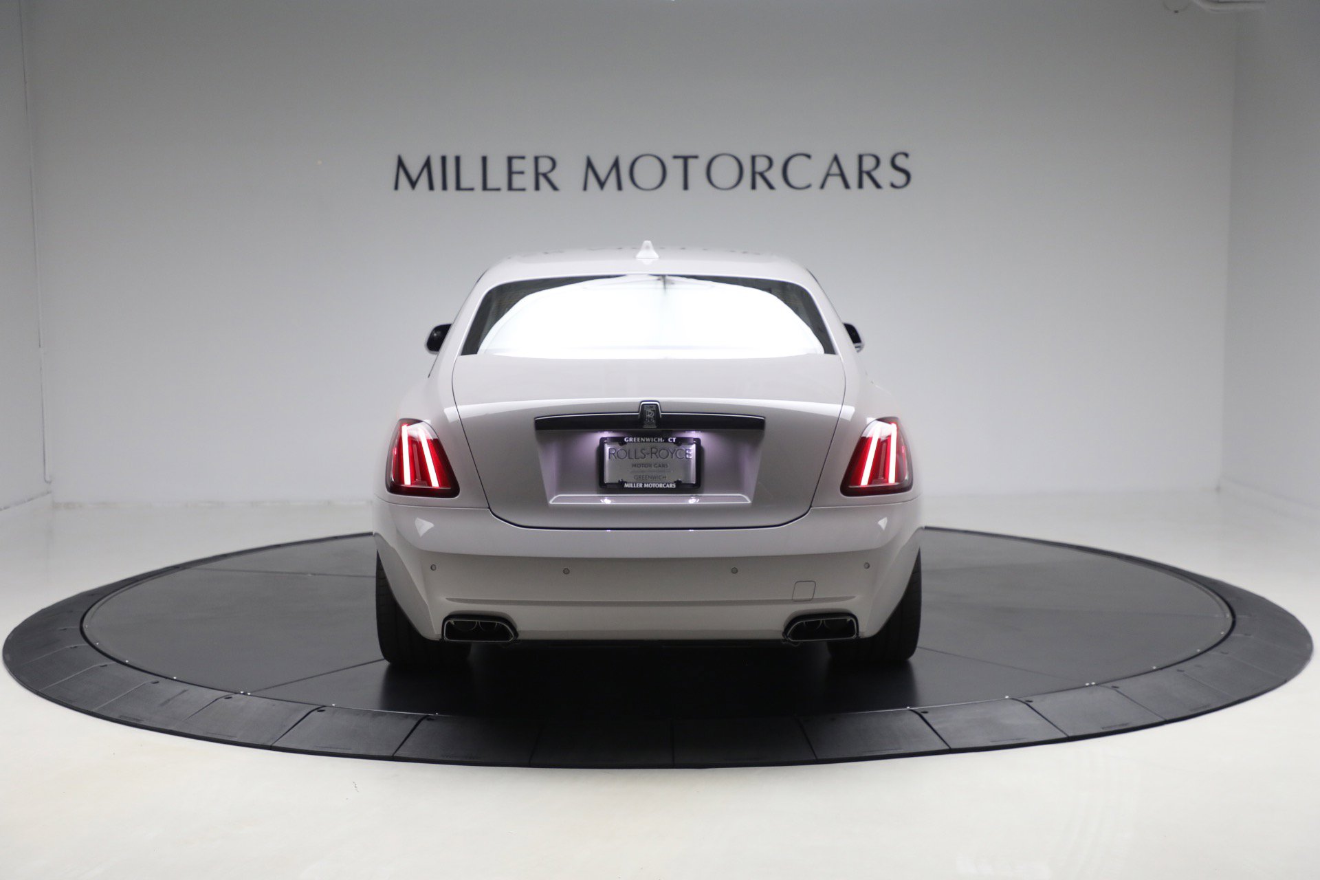 New 2025 Rolls-Royce Ghost Black Badge image 9