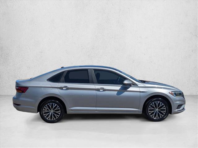 Used 2019 Volkswagen Jetta SEL w/ Cold Weather Package image 4