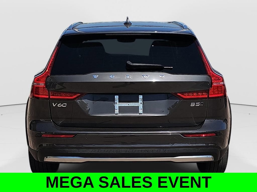 Used 2025 Volvo V60 B5 Cross Country Plus AWD/4WD image 4