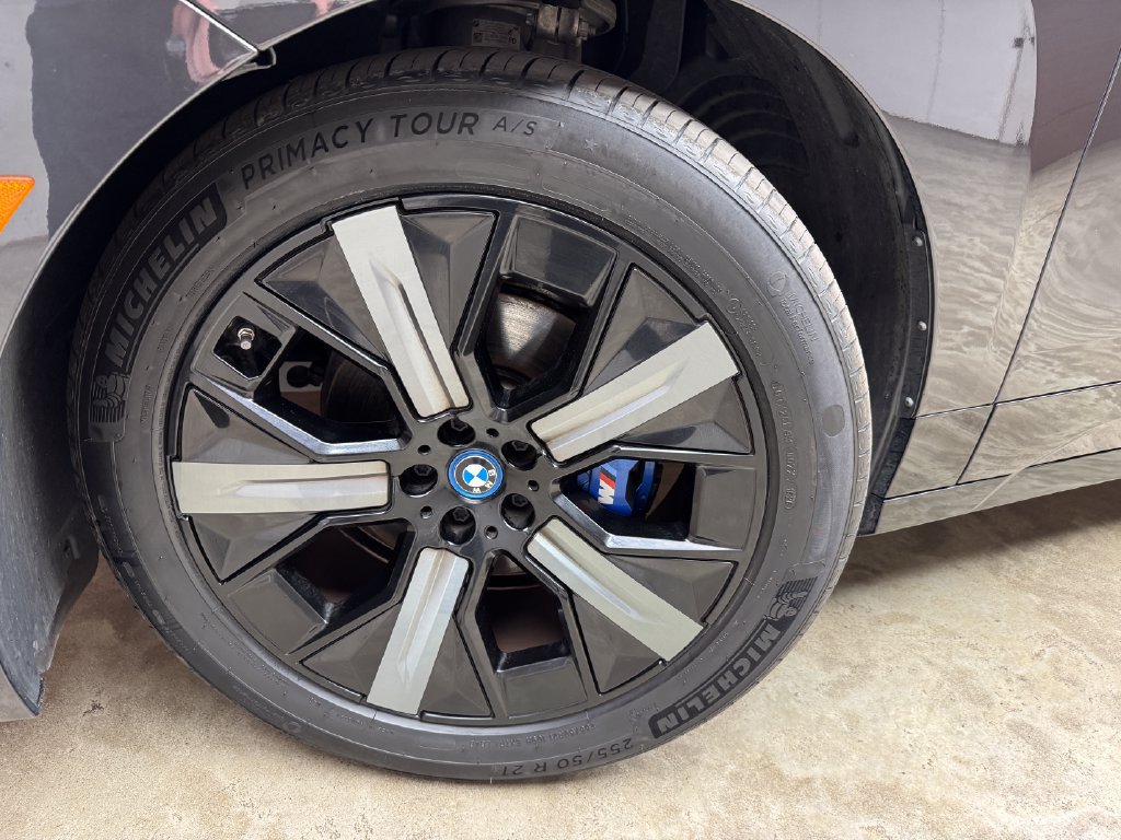 Certified 2023 BMW iX M60 w/ Executive Package AWD/4WD image 31