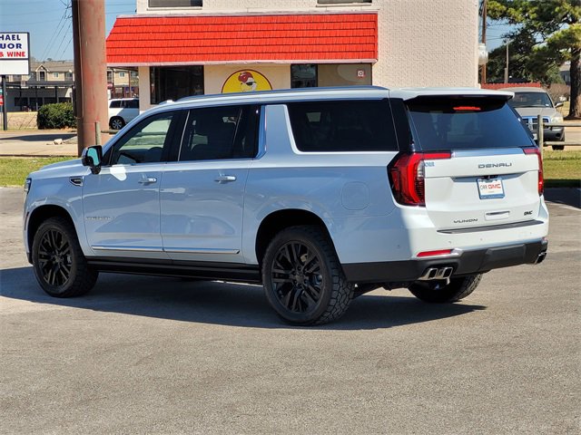 Used 2026 GMC Yukon XL Denali w/ Denali Reserve Package image 6