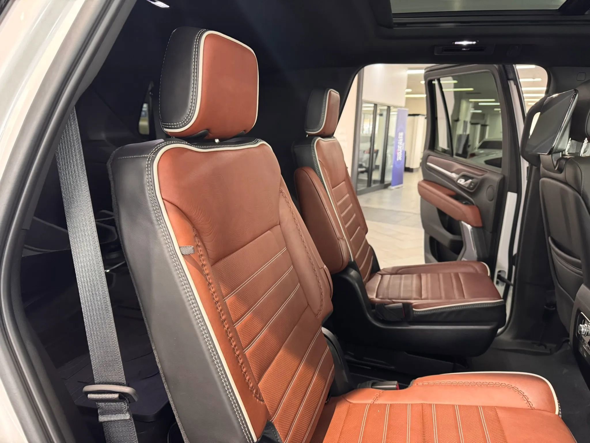 Used 2023 GMC Yukon Denali Ultimate AWD/4WD image 18