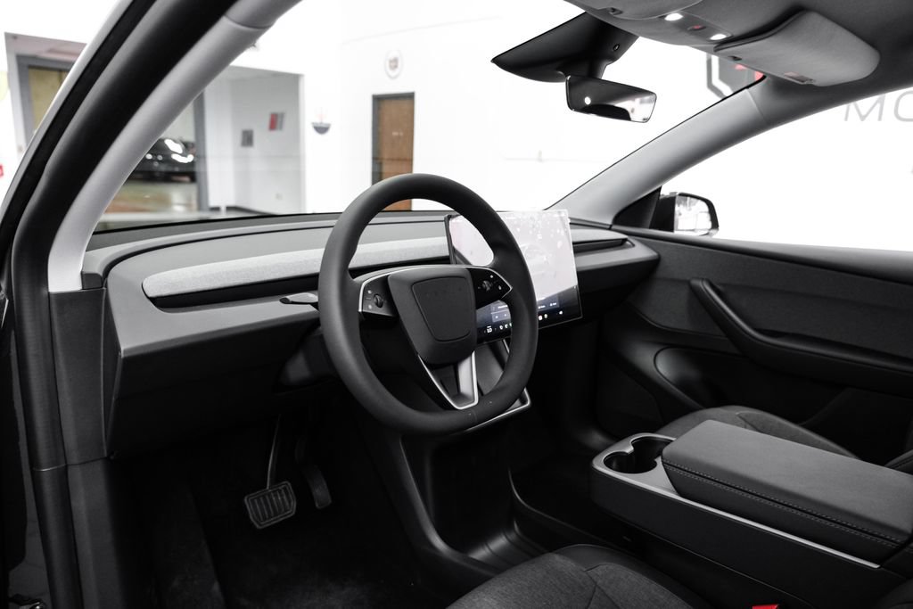 Used 2026 Tesla Model Y 2WD image 3